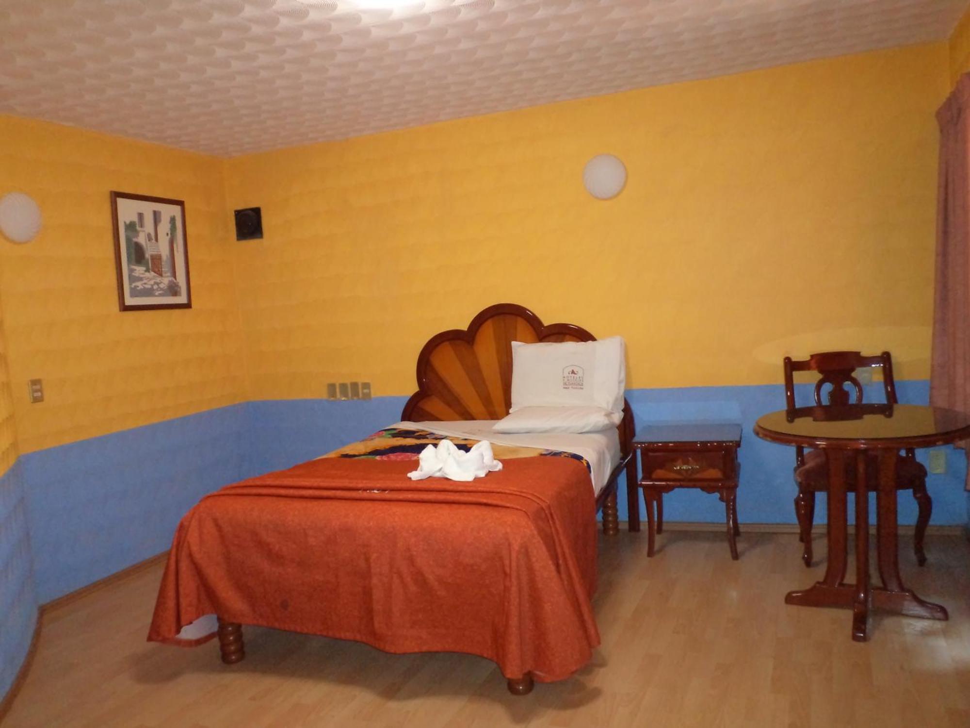 Hotel Real Tlaxcala Екстер'єр фото